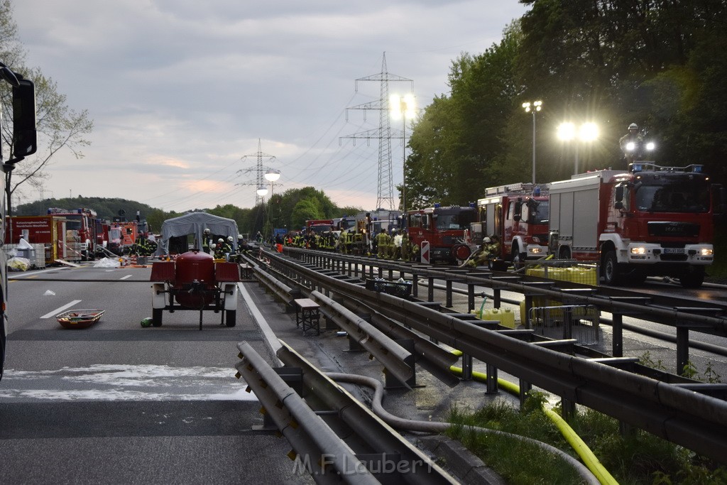 VU Gefahrgut LKW umgestuerzt A 4 Rich Koeln Hoehe AS Gummersbach P362.JPG - Miklos Laubert